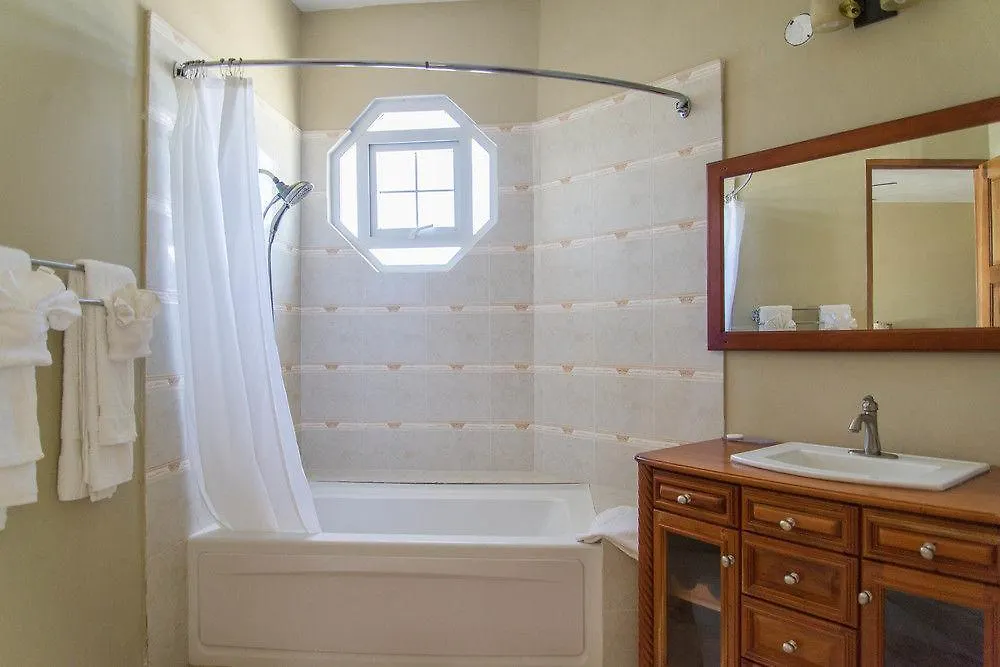 Homestay Waters Edge Guest House Montego Bay Jamaica