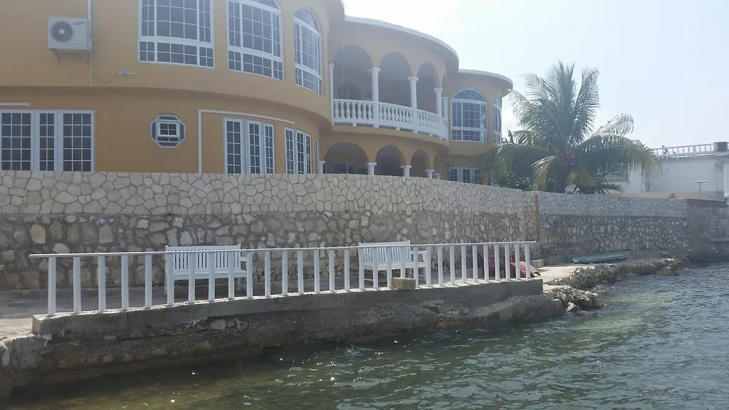 Privatunterkunft Waters Edge Guest House Montego Bay
