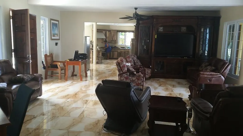 Waters Edge Guest House Montego Bay Privatunterkunft
