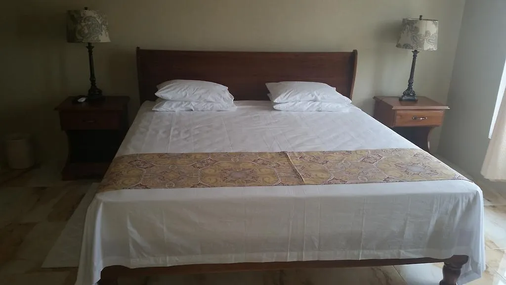 Waters Edge Guest House Montego Bay