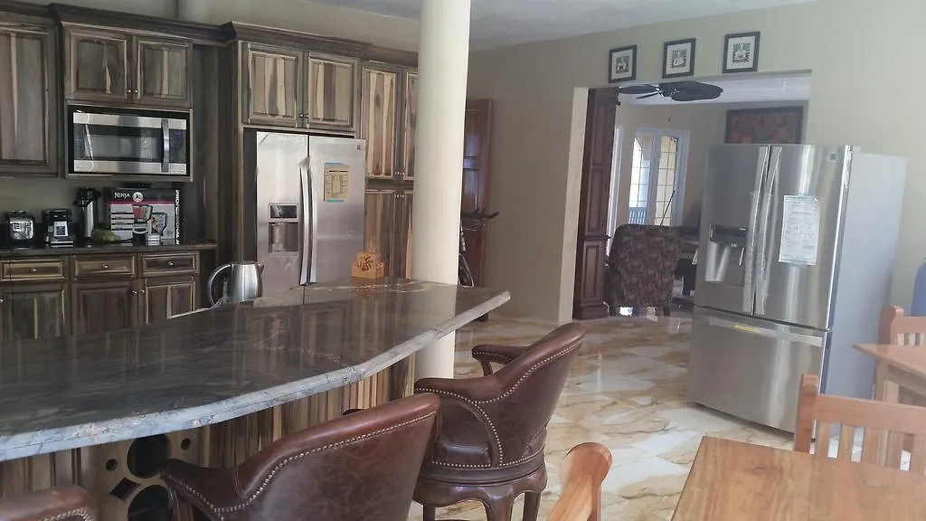 Waters Edge Guest House Montego Bay Privatunterkunft