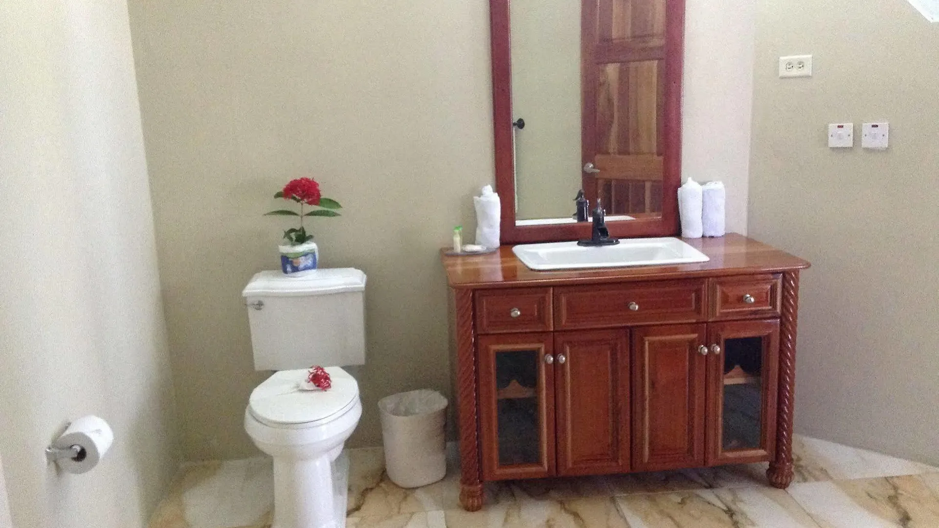 Waters Edge Guest House Montego Bay